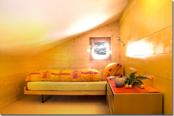 Bernini chalet goms reckingen schlafzimmer dachschräge